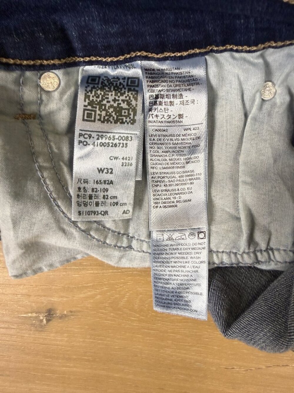 Levi's Mid Length Dark Indigo Wash Cuffed Denim Shorts | 32 - Picture 5 of 5
